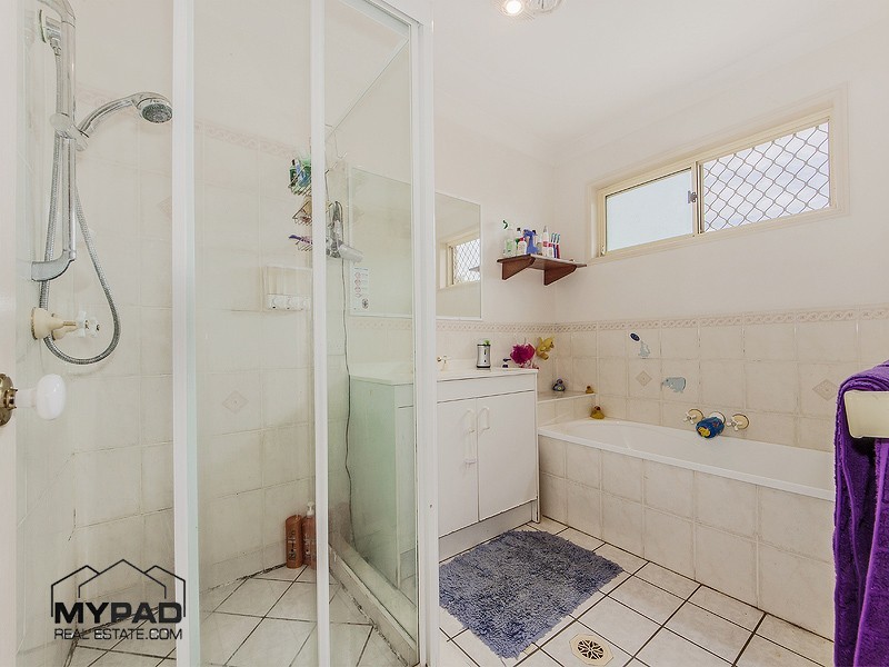 6 Pantai Place, Tanah Merah QLD 4128