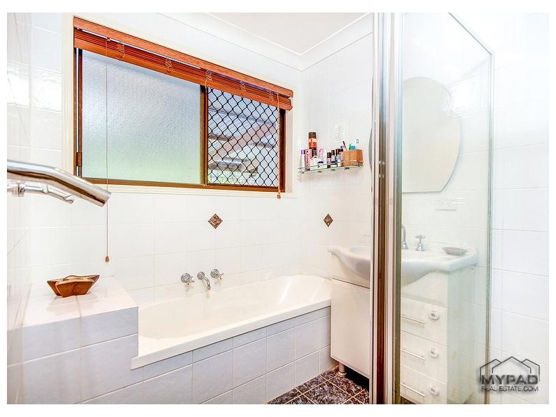 40 Regency Drive, Regents Park QLD 4118