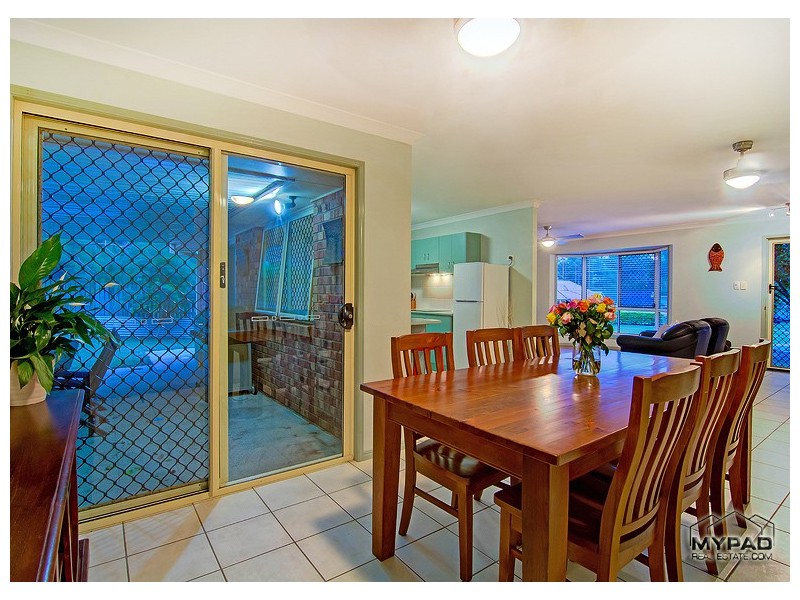 25 Park Close, Hillcrest QLD 4118