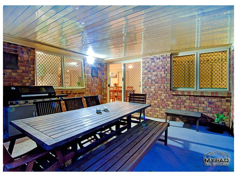 25 Park Close, Hillcrest QLD 4118