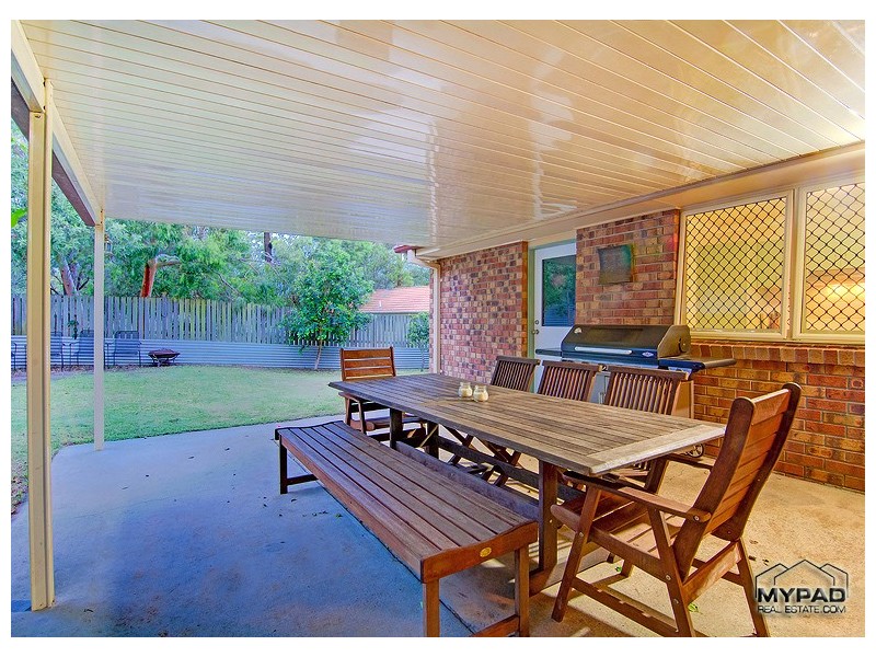 25 Park Close, Hillcrest QLD 4118