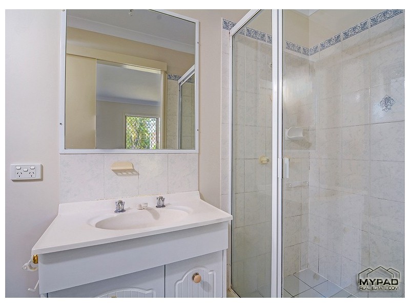 6 Noble Court, Regents Park QLD 4118