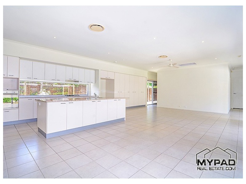 2 Franklin Street, Wakerley QLD 4154