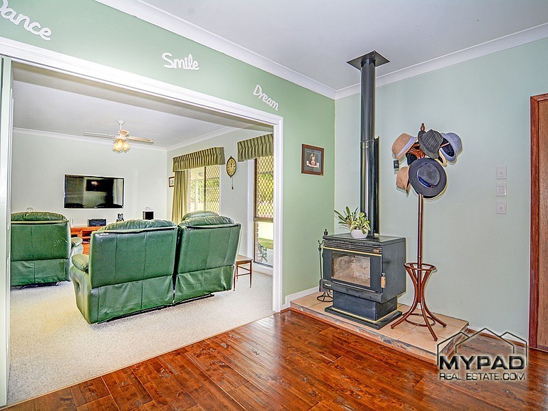 17 Gorky Place, Munruben QLD 4125