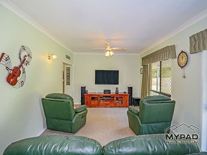 17 Gorky Place, Munruben QLD 4125