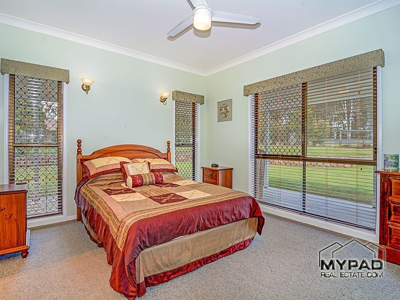 17 Gorky Place, Munruben QLD 4125