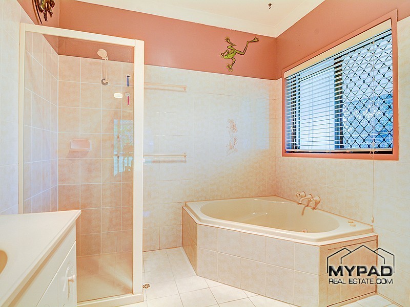 17 Gorky Place, Munruben QLD 4125