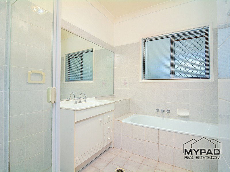 17 Gorky Place, Munruben QLD 4125