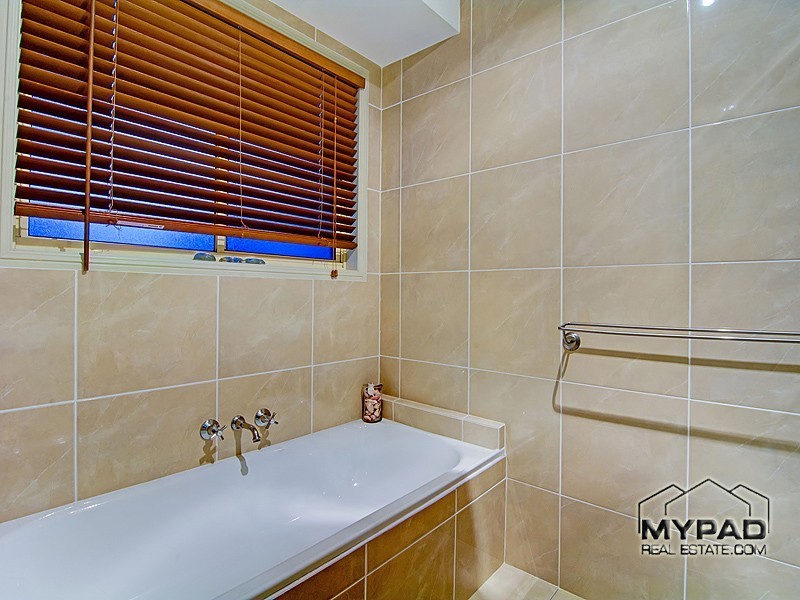 34 Teresa Drive, Munruben QLD 4125