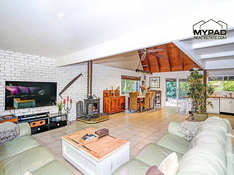 63 Blackwell Street, Hillcrest QLD 4118