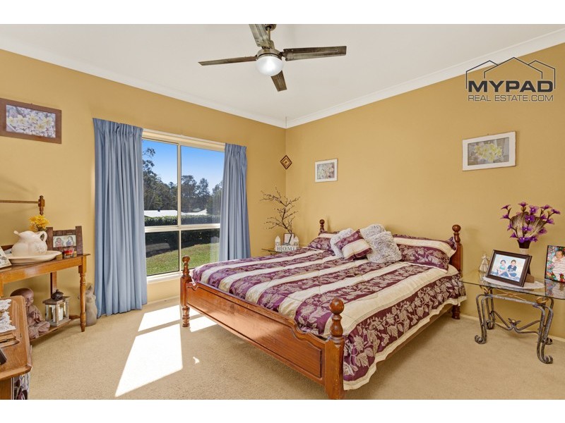 1 Spinebill Drive, Greenbank QLD 4124