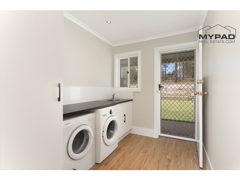 27 Jindabyne Court, Greenbank QLD 4124