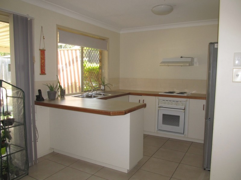 27 Rutyna Crescent, Crestmead QLD 4132