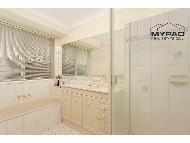 4 Grevillea Pl, Forest Lake QLD 4078