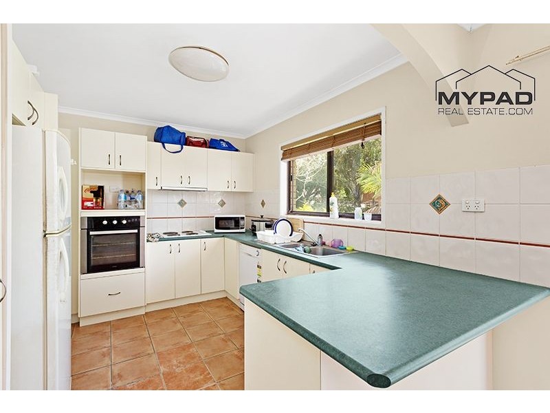 96 Conifer St, Hillcrest QLD 4118