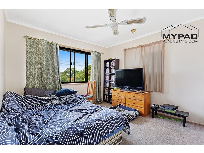 96 Conifer St, Hillcrest QLD 4118