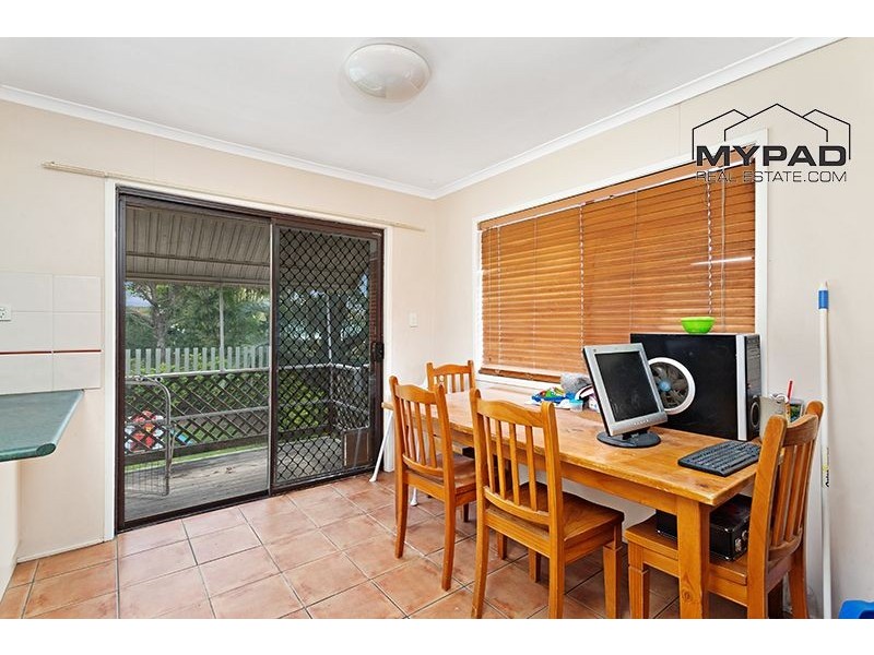 96 Conifer St, Hillcrest QLD 4118