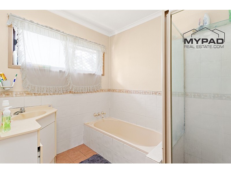 96 Conifer St, Hillcrest QLD 4118