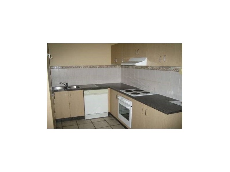 2/51 Kumbari Avenue, Southport QLD 4215