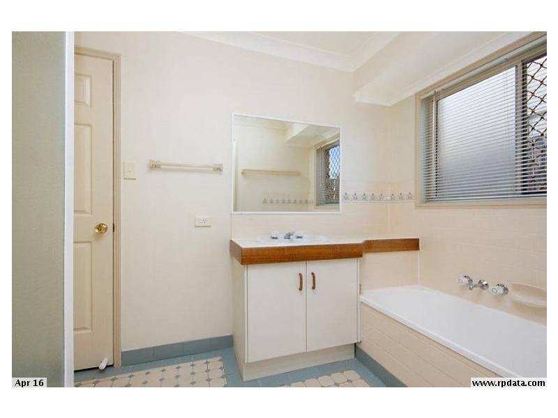 27 Rutyna Crescent, Crestmead QLD 4132