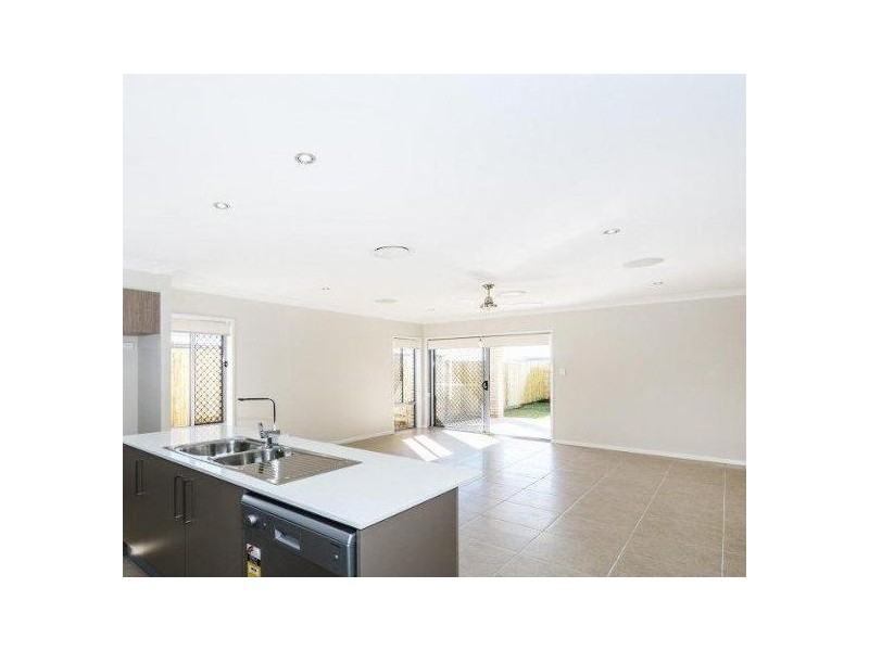 10 Shale Avenue, Logan Reserve QLD 4133