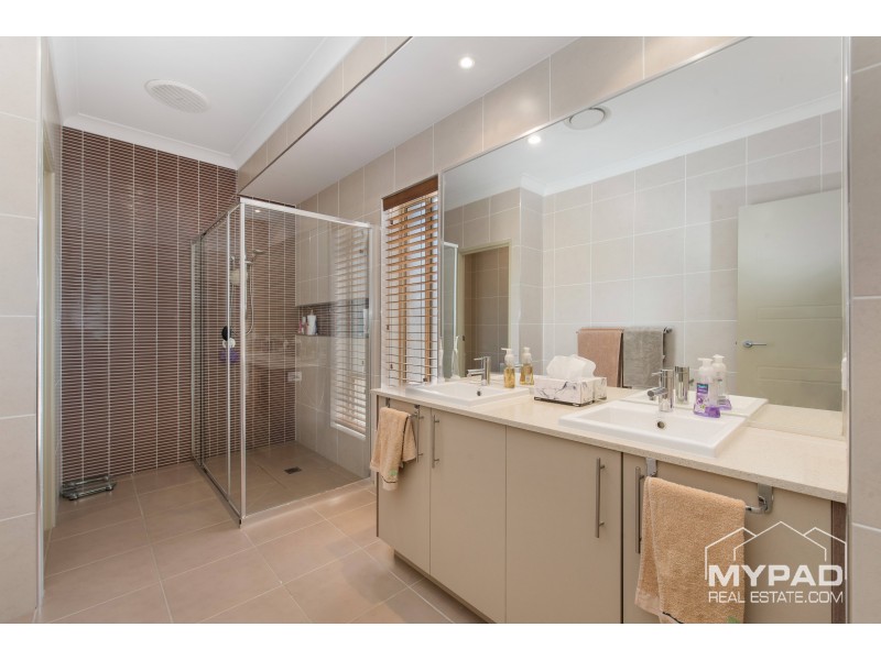 6 Bluewing Court, Greenbank QLD 4124