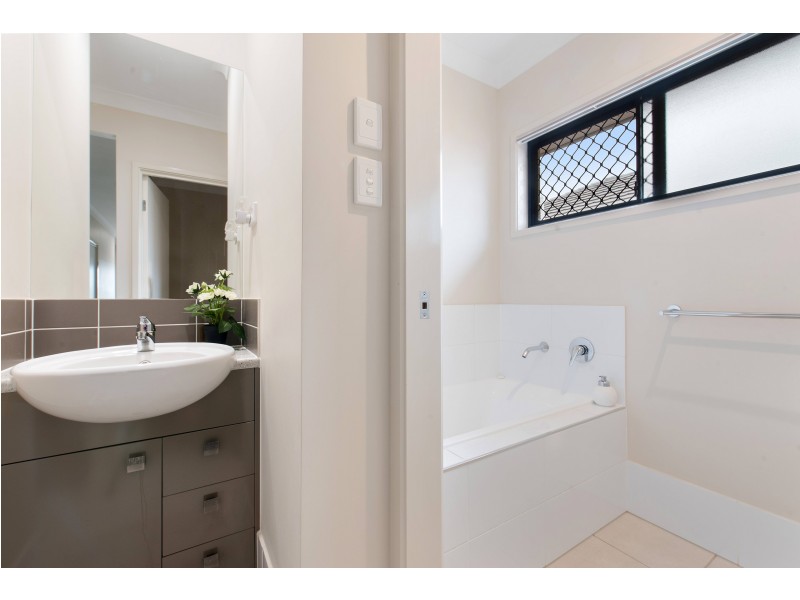20 Mount Mee Street, Park Ridge QLD 4125