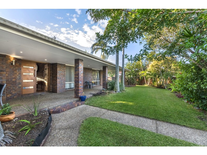 1 Sittella Crescent, Burleigh Waters QLD 4220