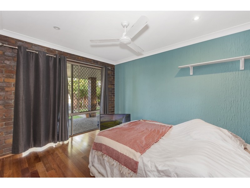 1 Sittella Crescent, Burleigh Waters QLD 4220