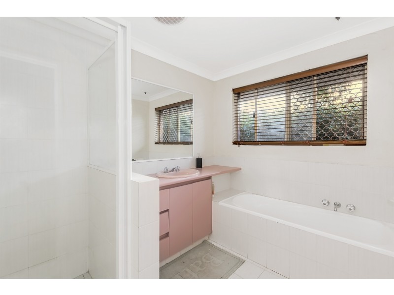 1 Sittella Crescent, Burleigh Waters QLD 4220