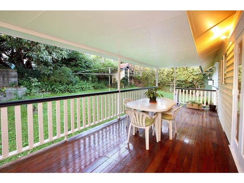 10 Embie Street, Holland Park West QLD 4121