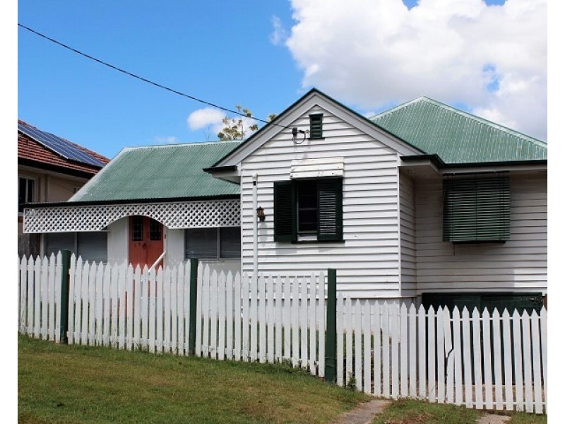 19 Greenmount Avenue, Holland Park QLD 4121