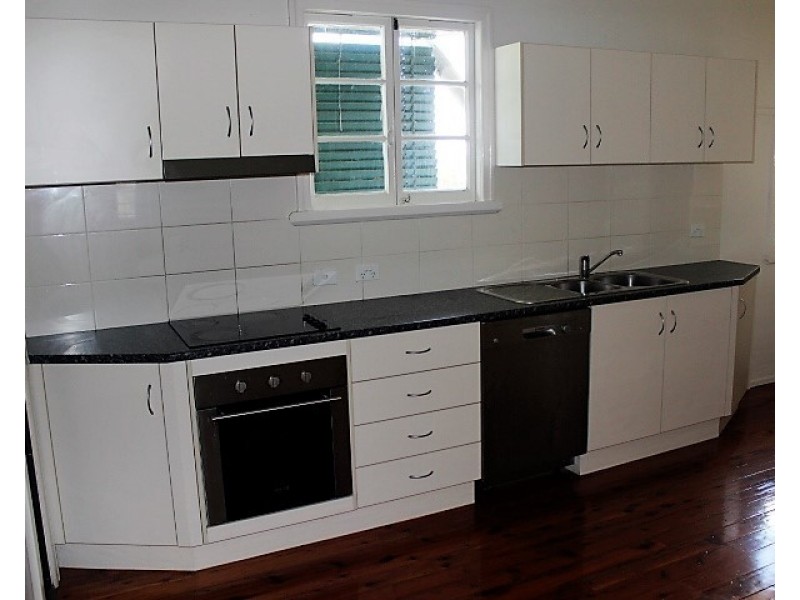 19 Greenmount Avenue, Holland Park QLD 4121