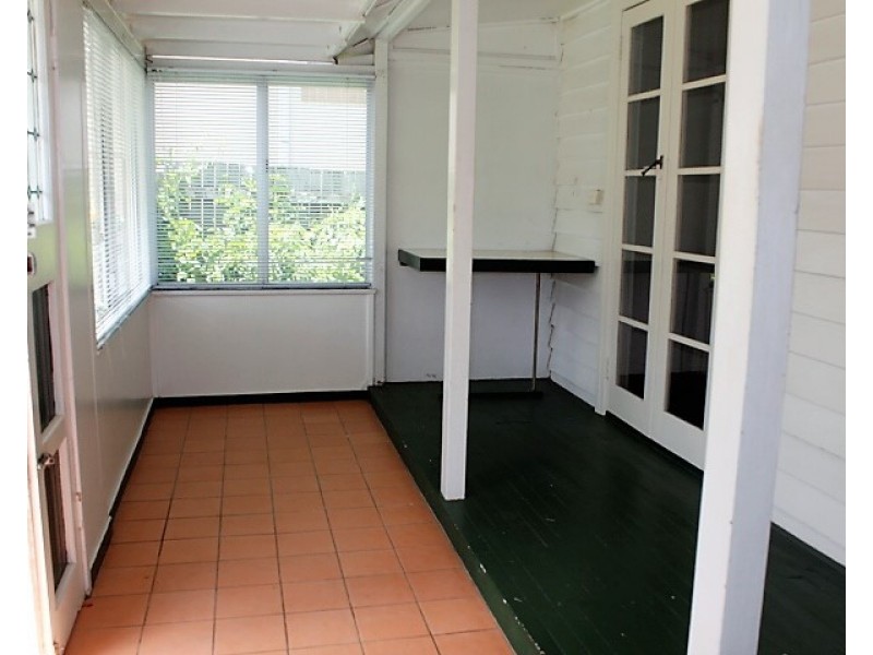 19 Greenmount Avenue, Holland Park QLD 4121