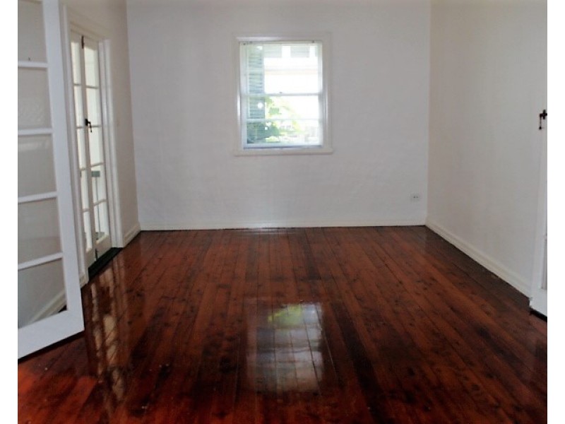 19 Greenmount Avenue, Holland Park QLD 4121