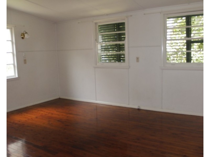 19 Greenmount Avenue, Holland Park QLD 4121