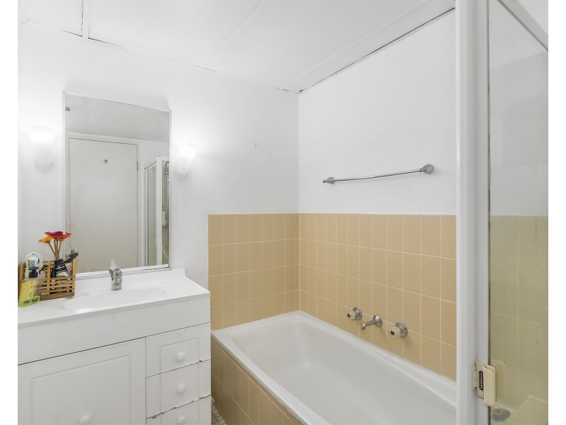 201/3 Oak Avenue, Surfers Paradise QLD 4217