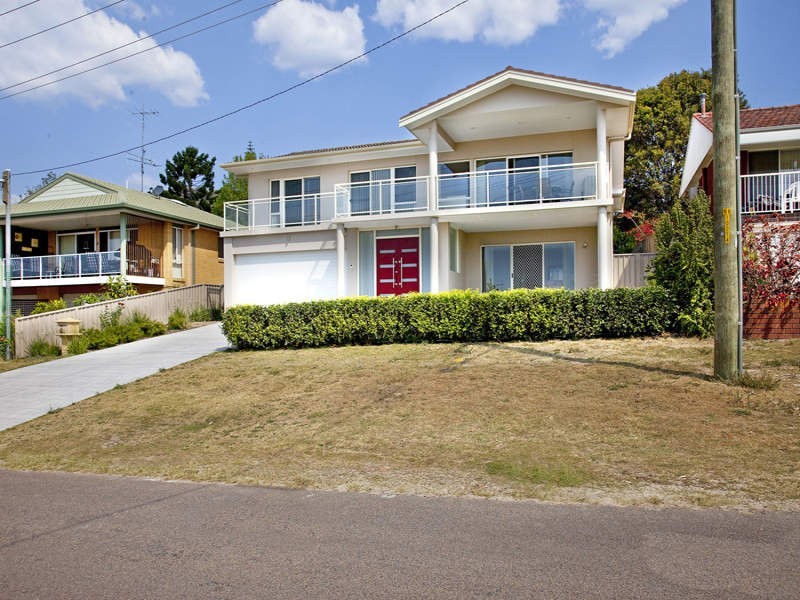 4 Moorooba Cr, Nelson Bay NSW 2315