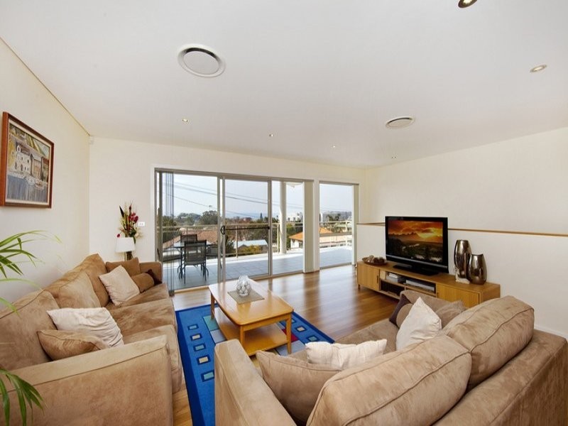 4 Moorooba Cr, Nelson Bay NSW 2315