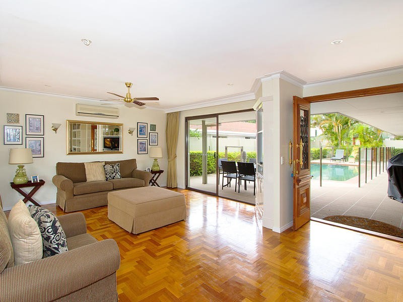 28 Welby St, Broadbeach Waters QLD 4218