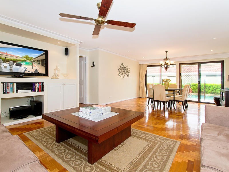 28 Welby St, Broadbeach Waters QLD 4218