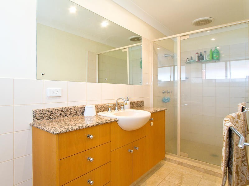 28 Welby St, Broadbeach Waters QLD 4218