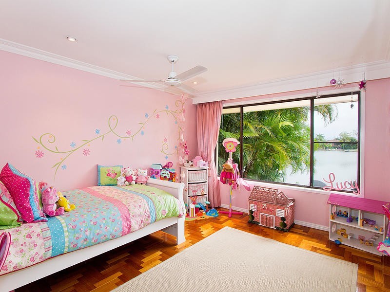 28 Welby St, Broadbeach Waters QLD 4218