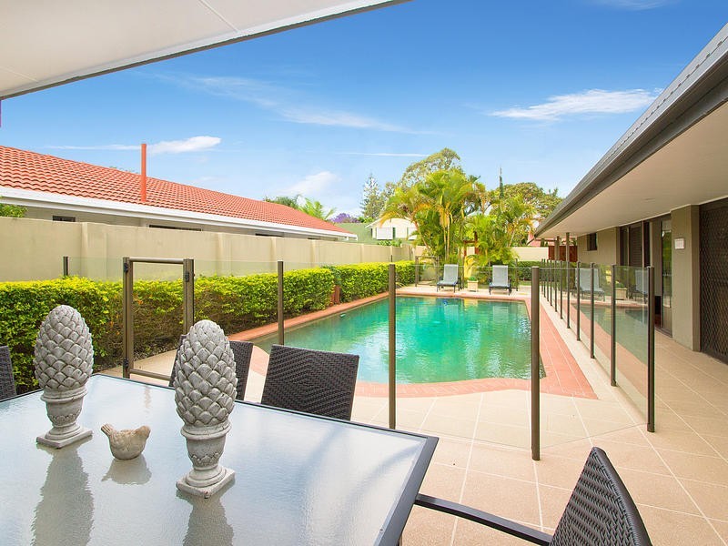 28 Welby St, Broadbeach Waters QLD 4218