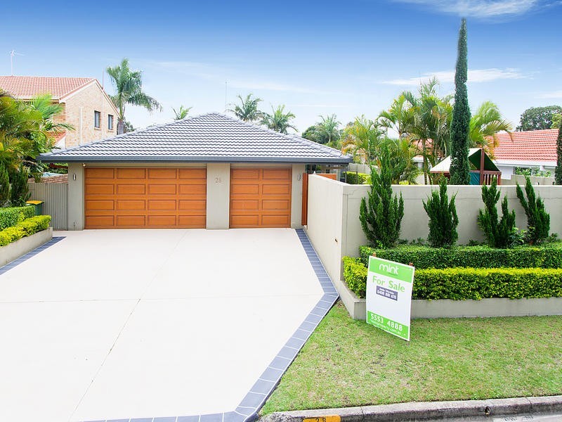 28 Welby St, Broadbeach Waters QLD 4218