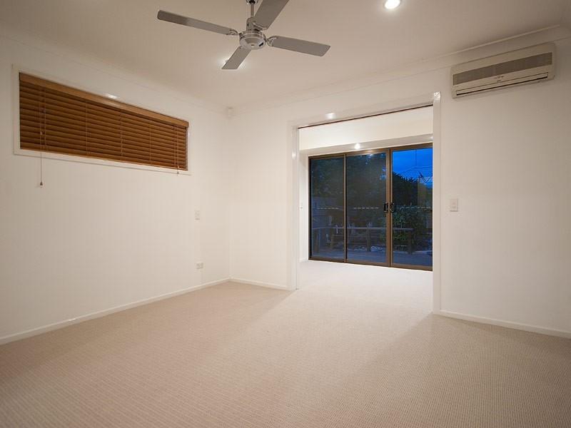 76 Campbell St, Sorrento QLD 4217