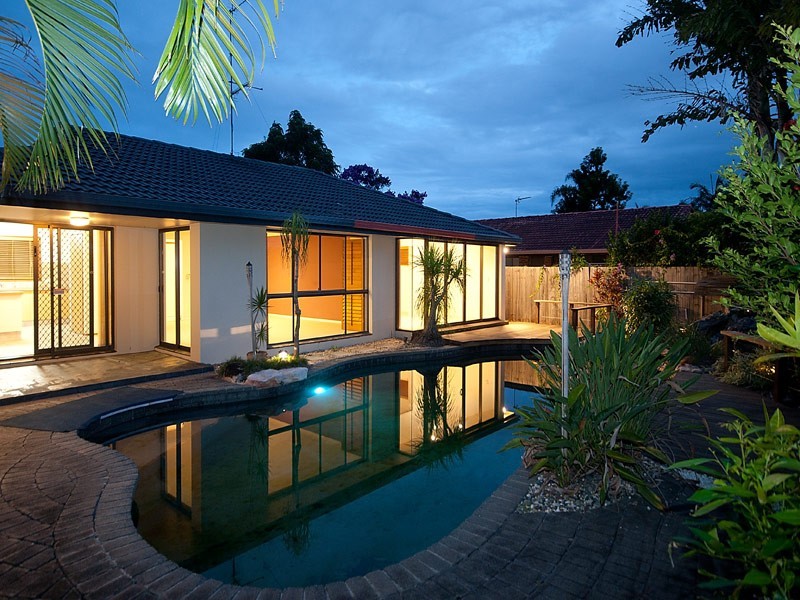 76 Campbell St, Sorrento QLD 4217