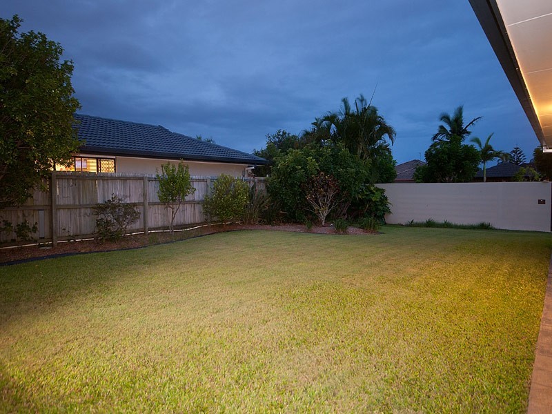 76 Campbell St, Sorrento QLD 4217