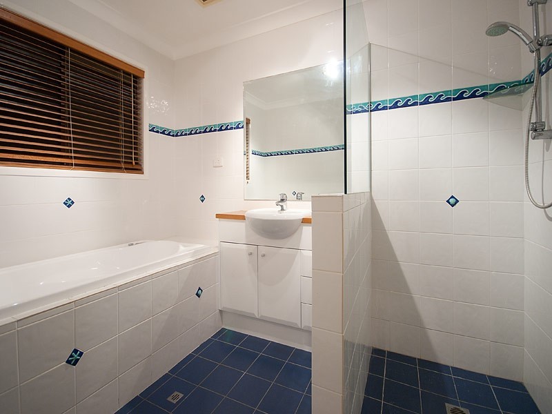 76 Campbell St, Sorrento QLD 4217