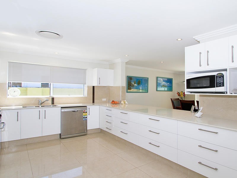 7A Vespa Cr, Surfers Paradise QLD 4217